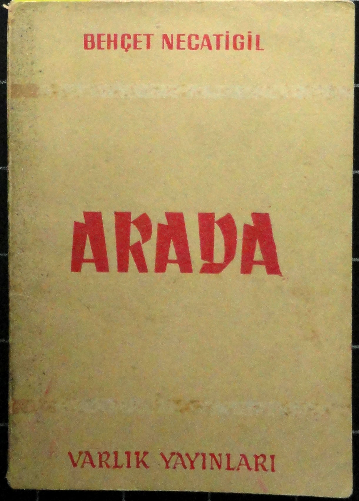 Arada<br>Şiirler<br>(İlk baskı)