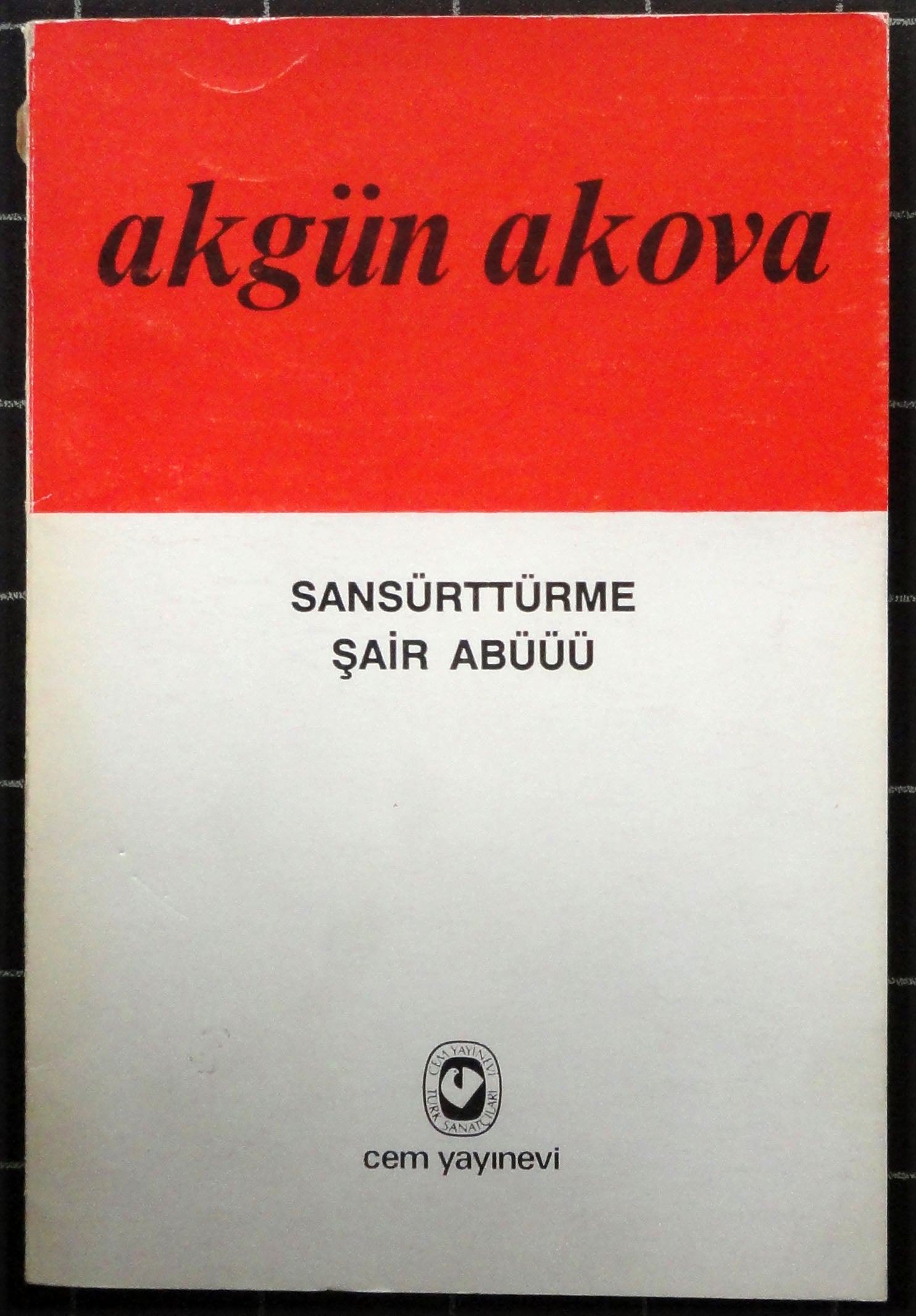 Sansürttürme Şair Abüüü
