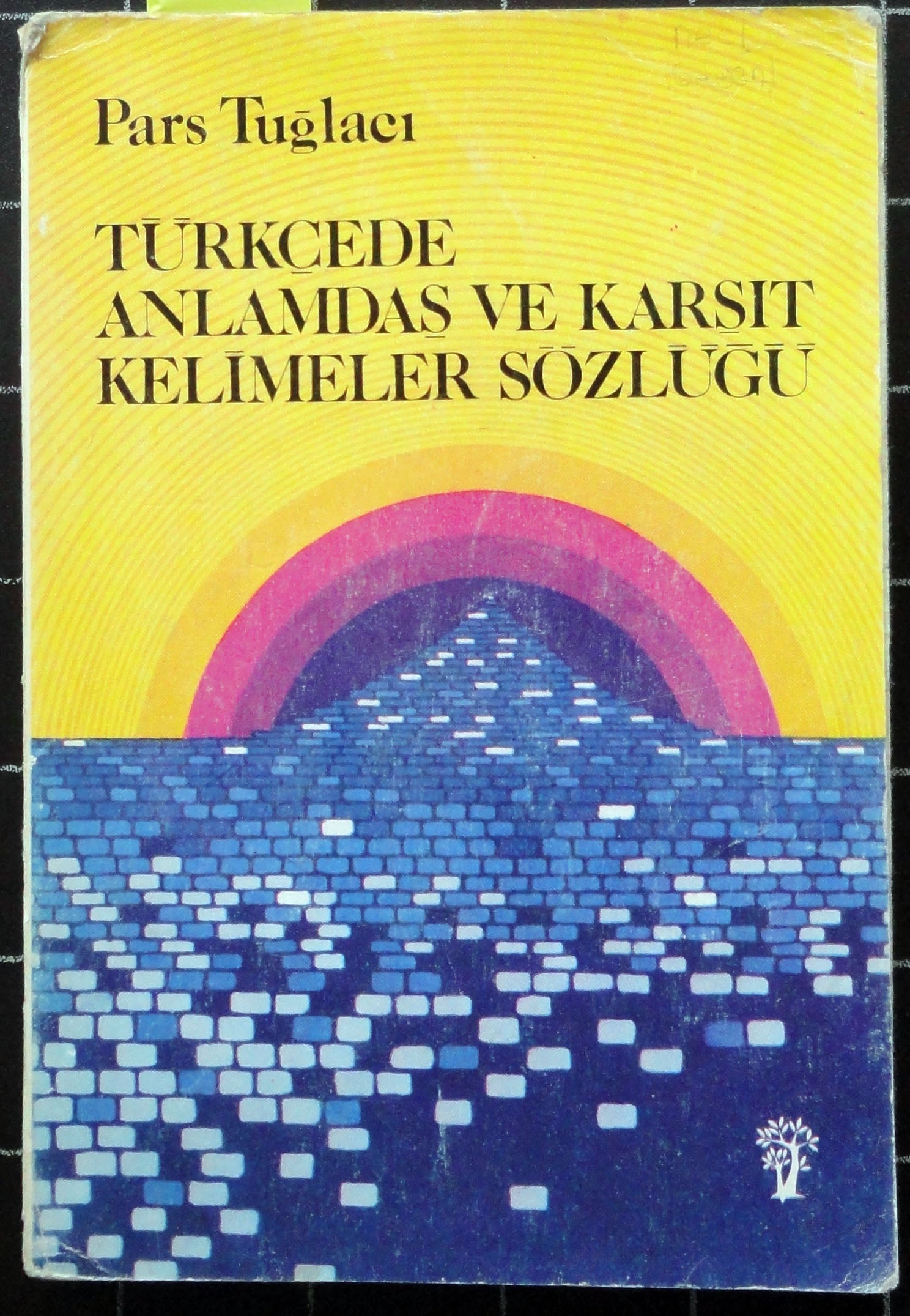 Türkçede Anlamdaş ve Karşıt Kelimeler Sözlüğü