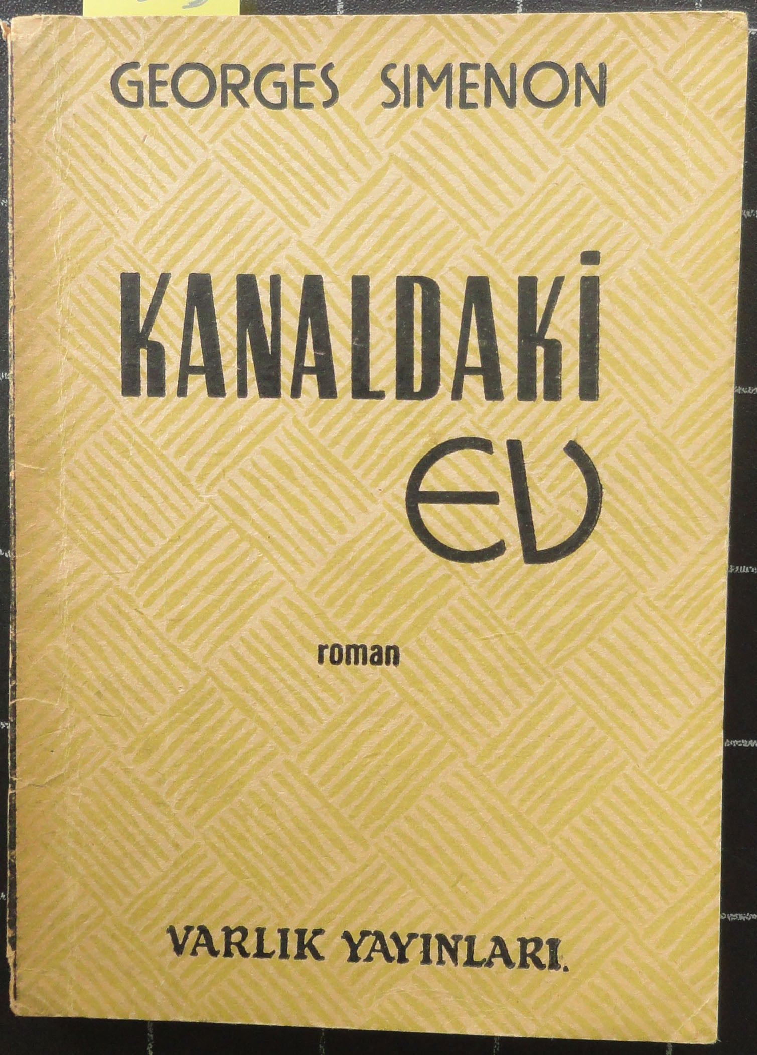 Kanaldaki Ev