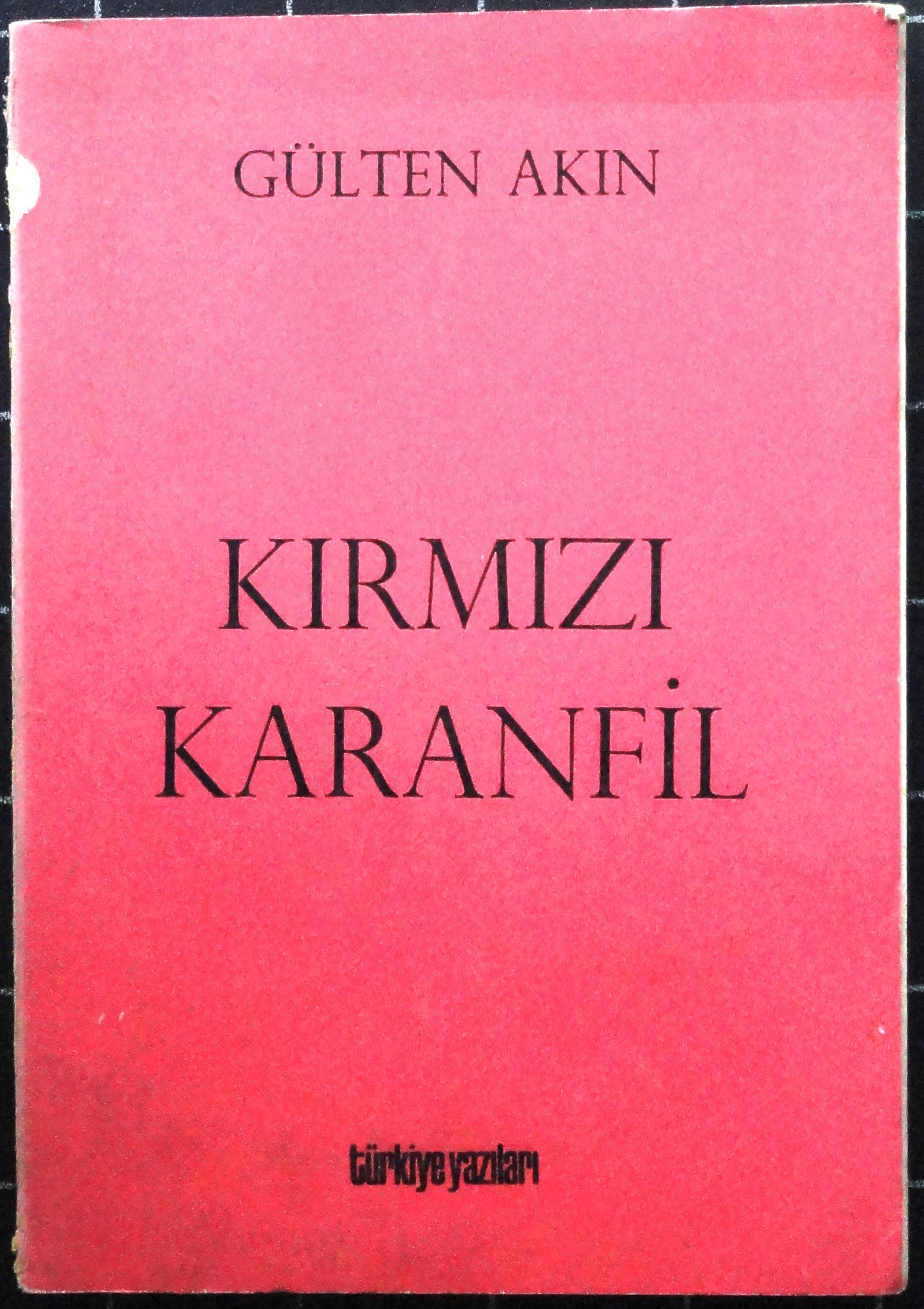 Kırmızı Karanfil